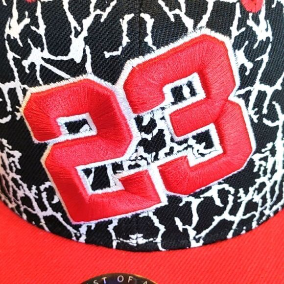 Michael Jordan Bulls Hat - Picture 4 of 9